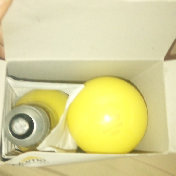 🆕 INDOOR/OUTDOOR BUG LIGHT BULBS 💡60 WATTS💡 2-PACK *120V *2 A19 *MEDIUM BASE - Picture 3 of 4